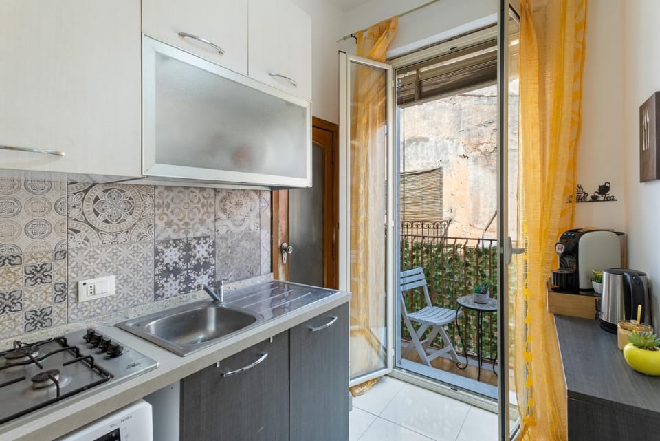 Kitchen or kitchenette, Living room