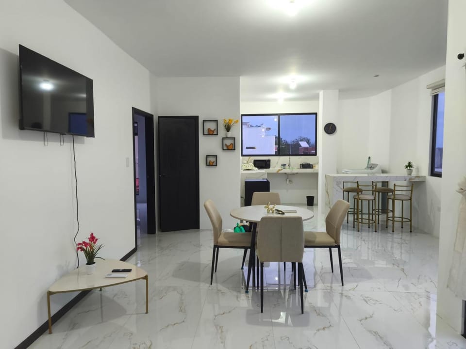 TV and multimedia, Kitchen or kitchenette, Dining area, minibar