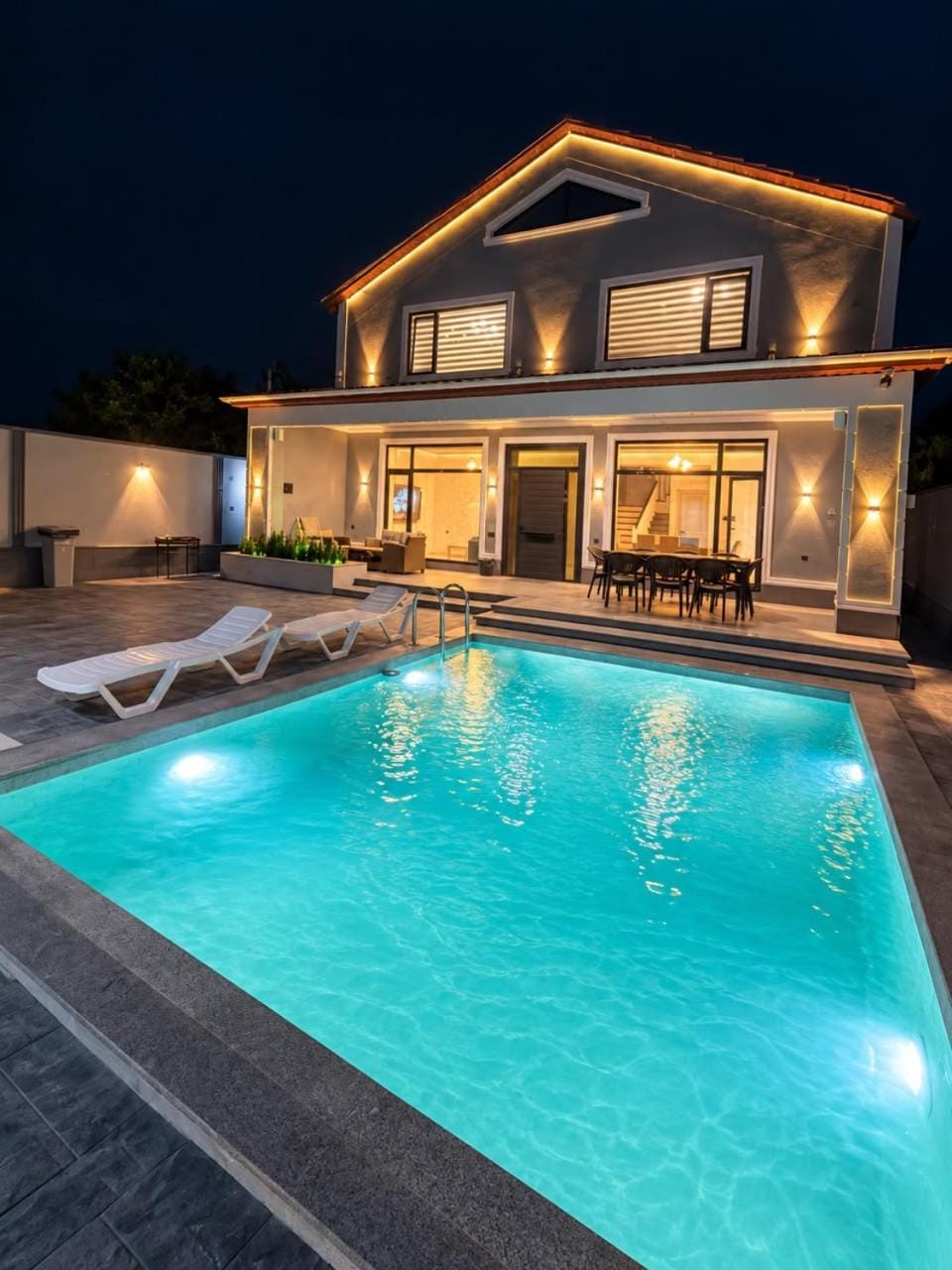 Night, Pool view, Swimming pool, sunbed