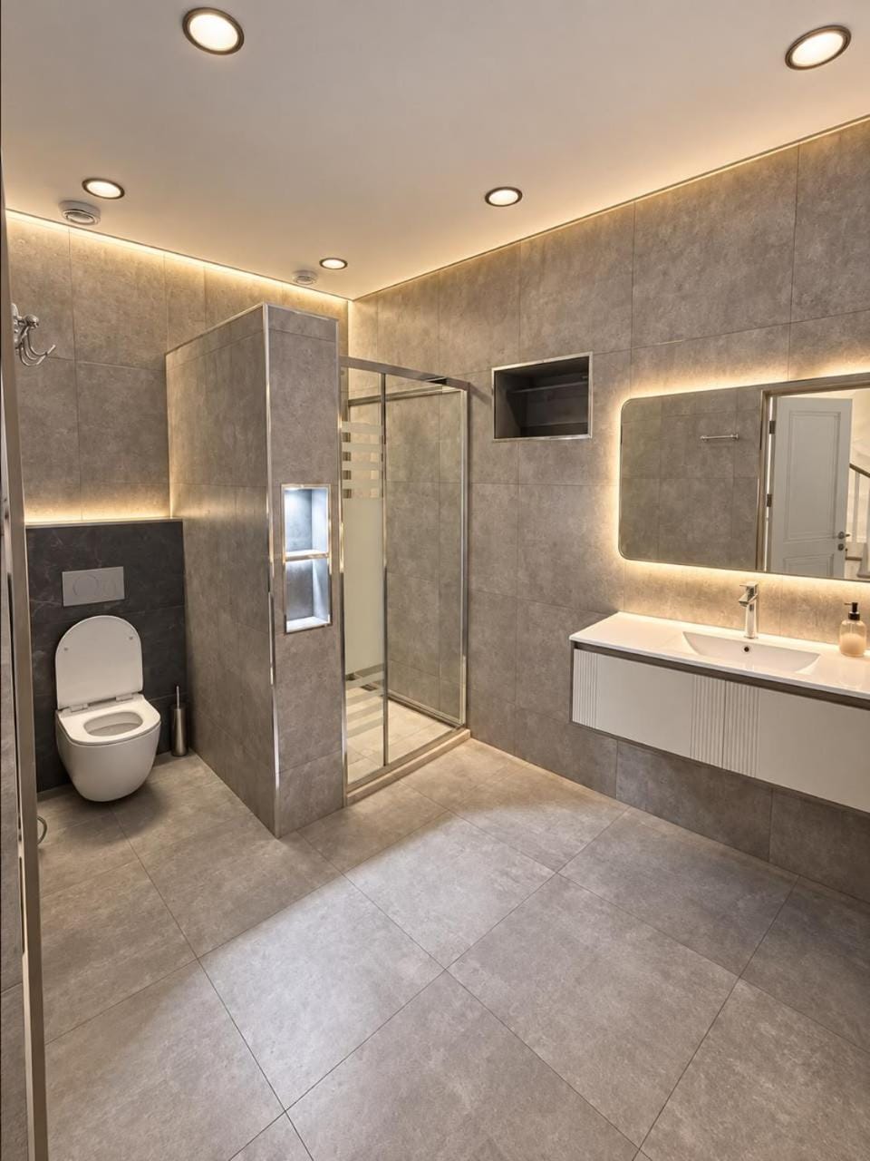 Shower, Toilet, Bathroom