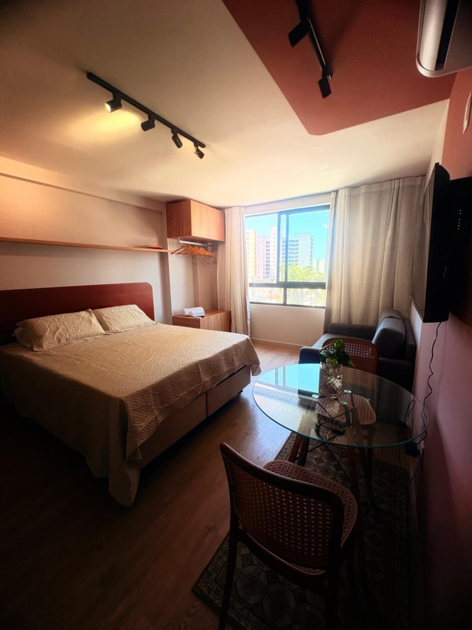 Bed, Photo of the whole room, Dining area, Bedroom