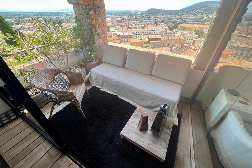 Bright duplex with superb view and terrace Apartment in Hyères