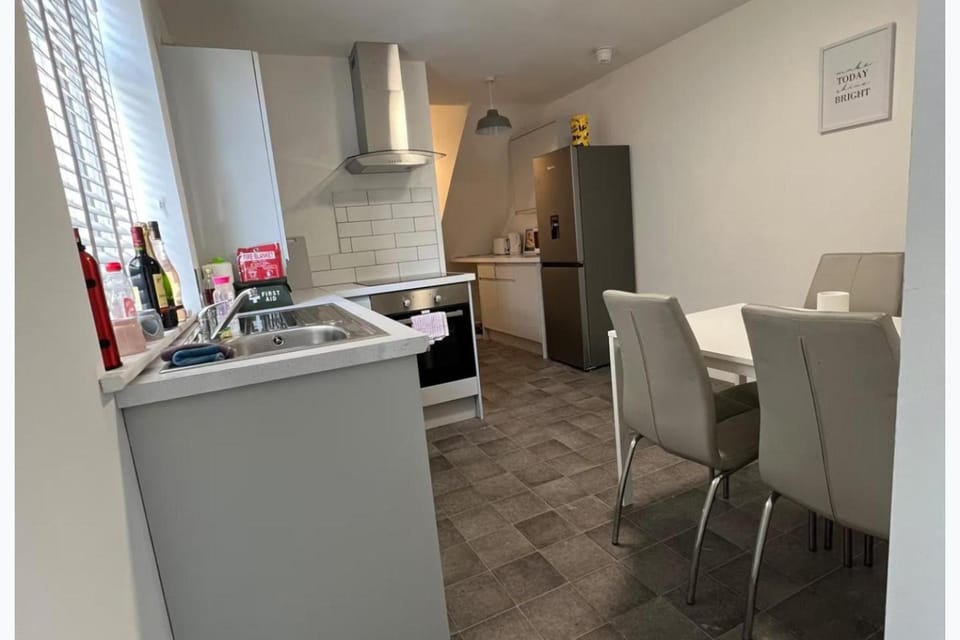 Kitchen or kitchenette, Dining area, oven, stove