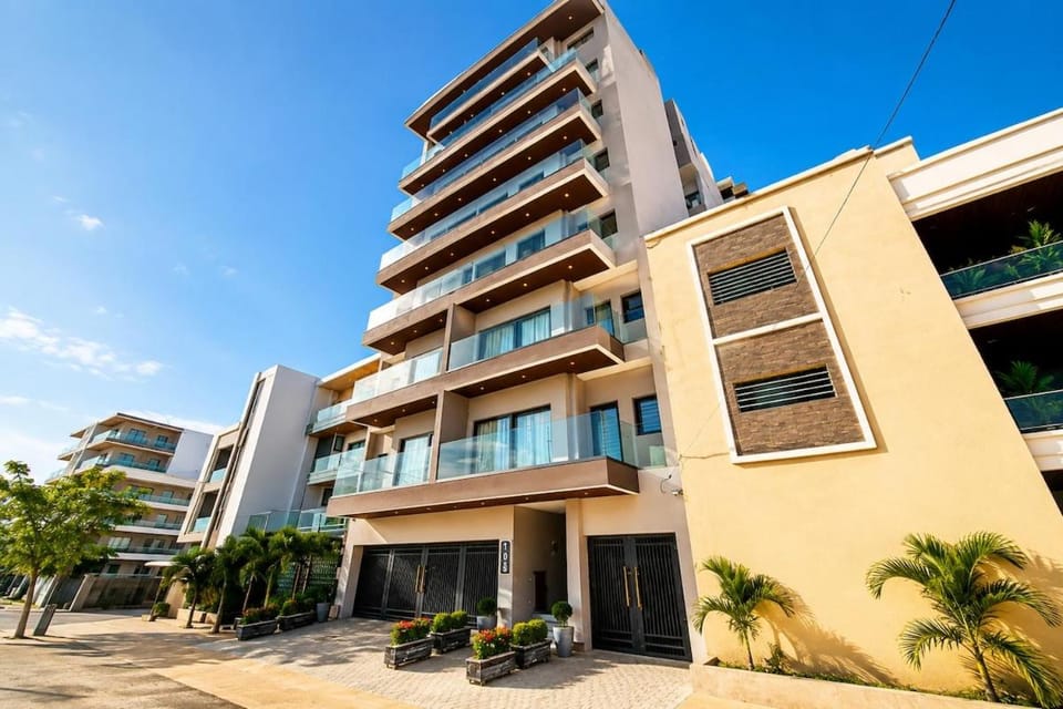 Almadies 3BR Gym Sauna AC Fast WiFi Elevator Centrally Located Apartment in Dakar