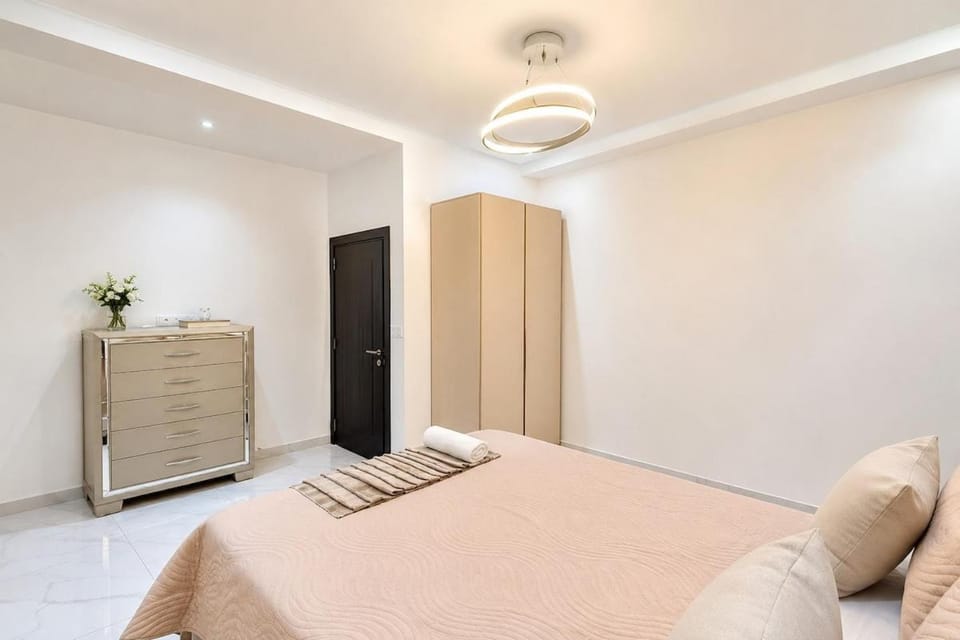 Almadies 3BR Gym Sauna AC Fast WiFi Elevator Centrally Located Apartment in Dakar