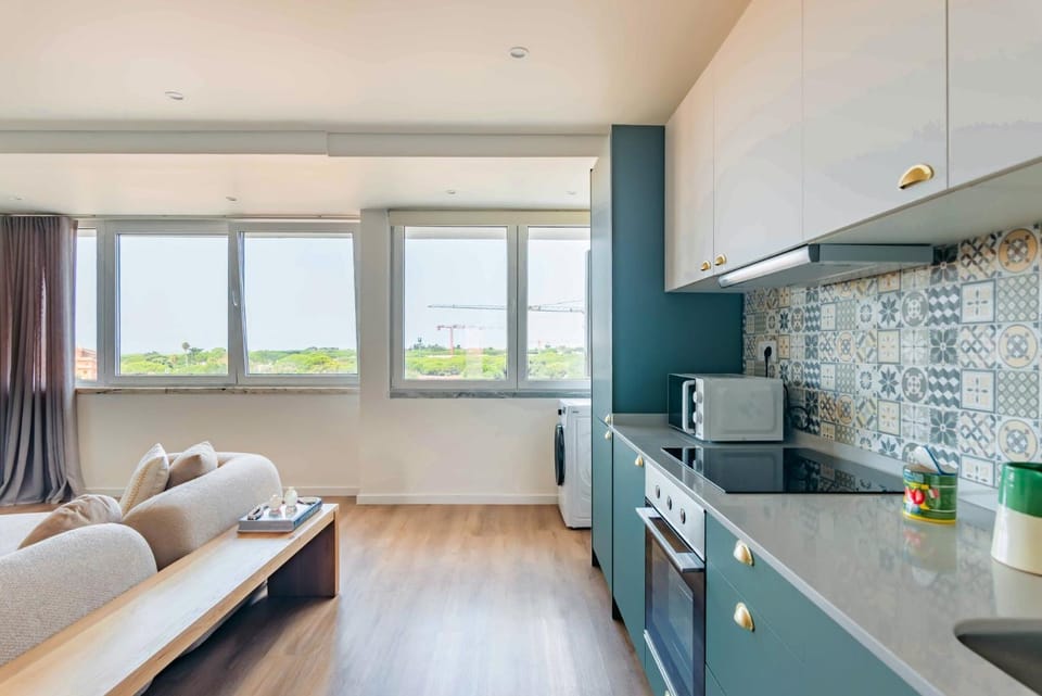 Coffee/tea facilities, dishwasher, microwave, oven, stove, toaster, washing machine, kitchen
