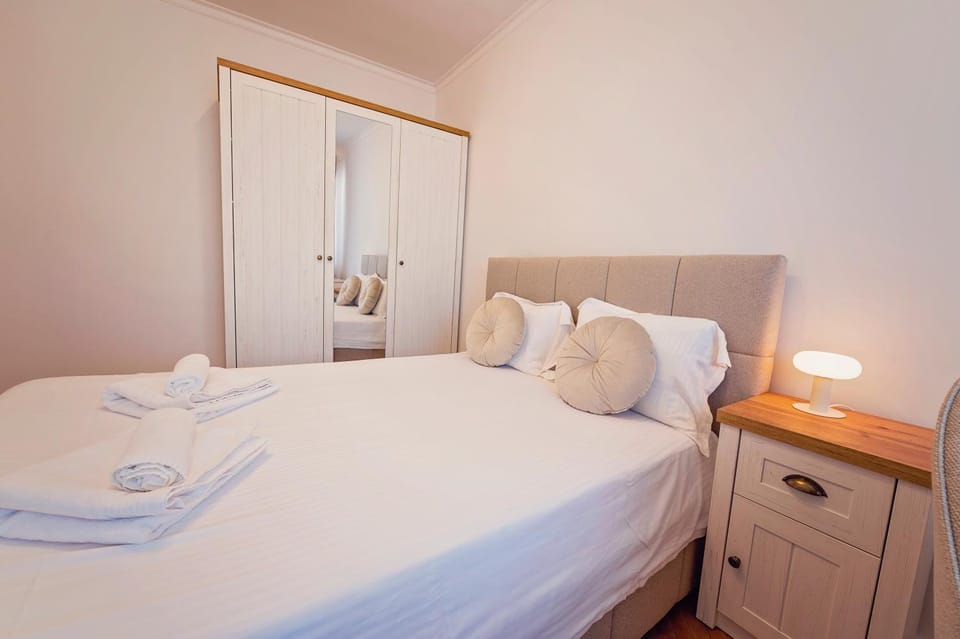 Bed, Bedroom, wardrobe