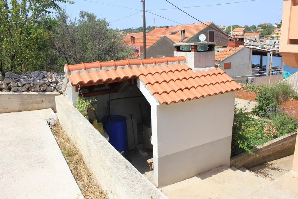 Location, children, Family