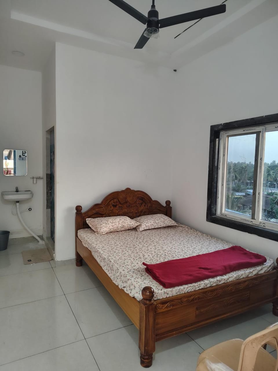 Photo of the whole room, Bedroom
