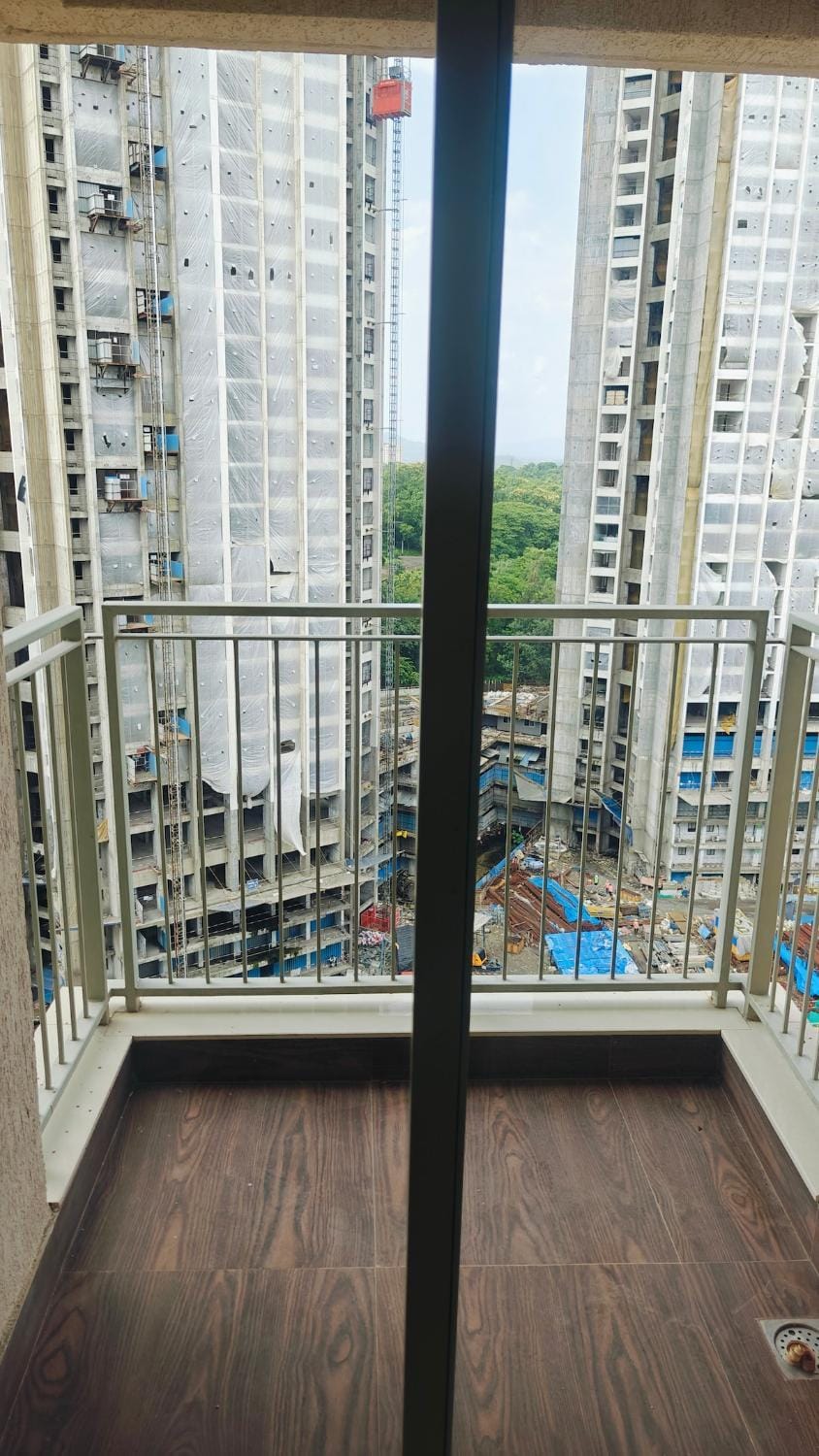 Rt Ac rm, washroom - Lodha crown kolshet on 16flr Apartment in Thane