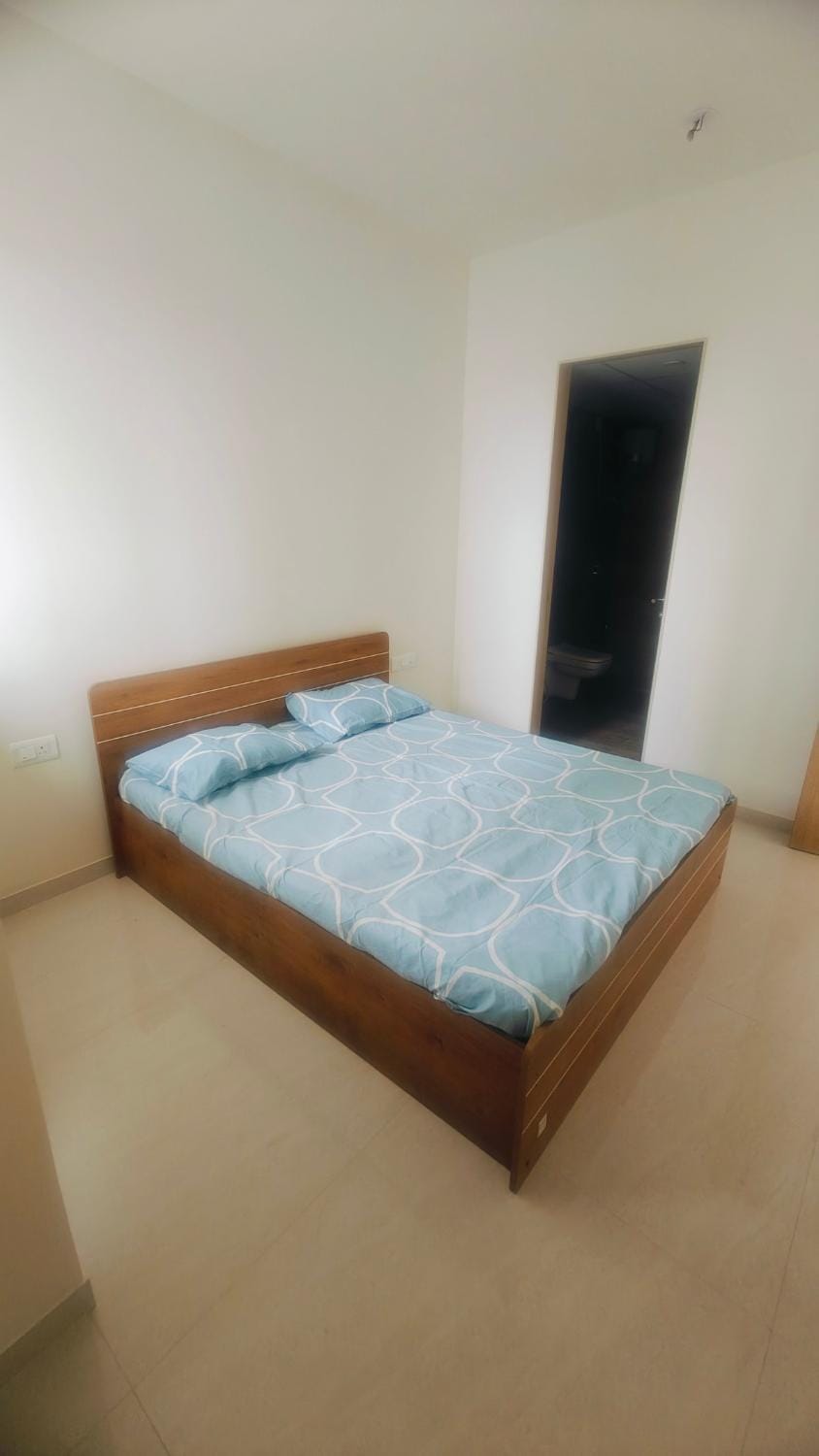 Rt Ac rm, washroom - Lodha crown kolshet on 16flr Apartment in Thane