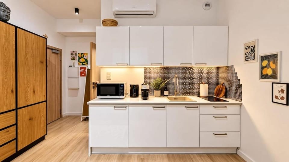 Modern Studio with AC & Sauna access near Old Town Apartment in Krakow