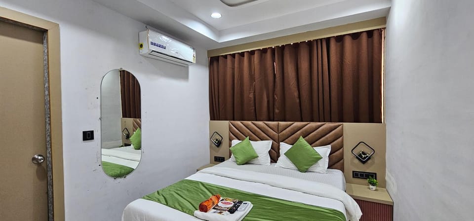 Bed, Photo of the whole room, Bedroom, towels, wardrobe, air conditioner