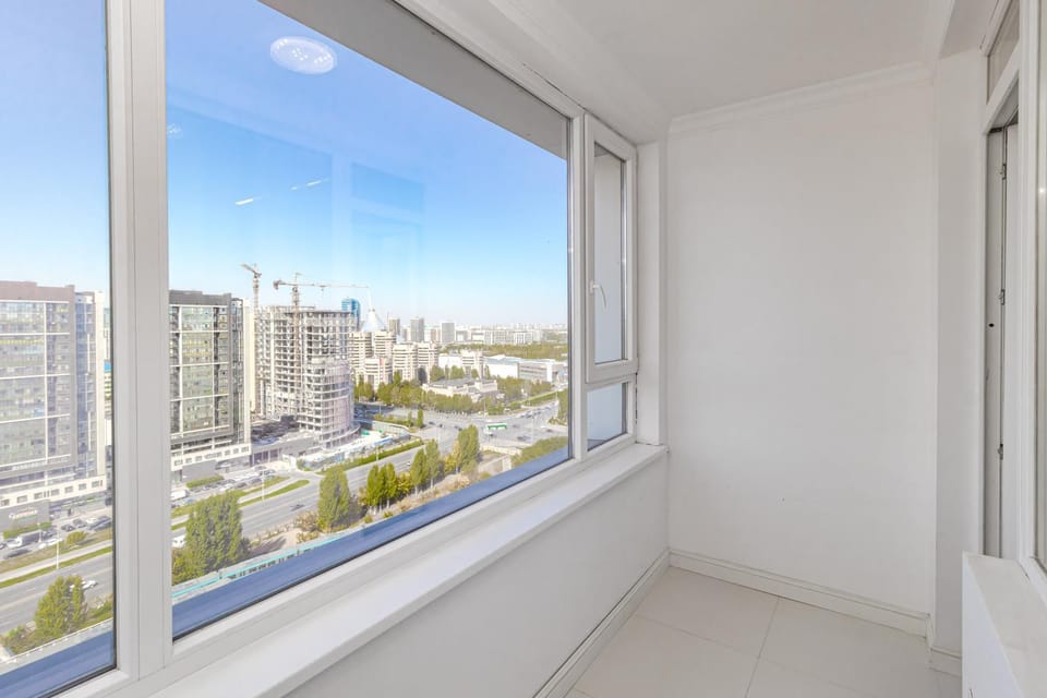 Property building, Day, View (from property/room), Balcony/Terrace, City view