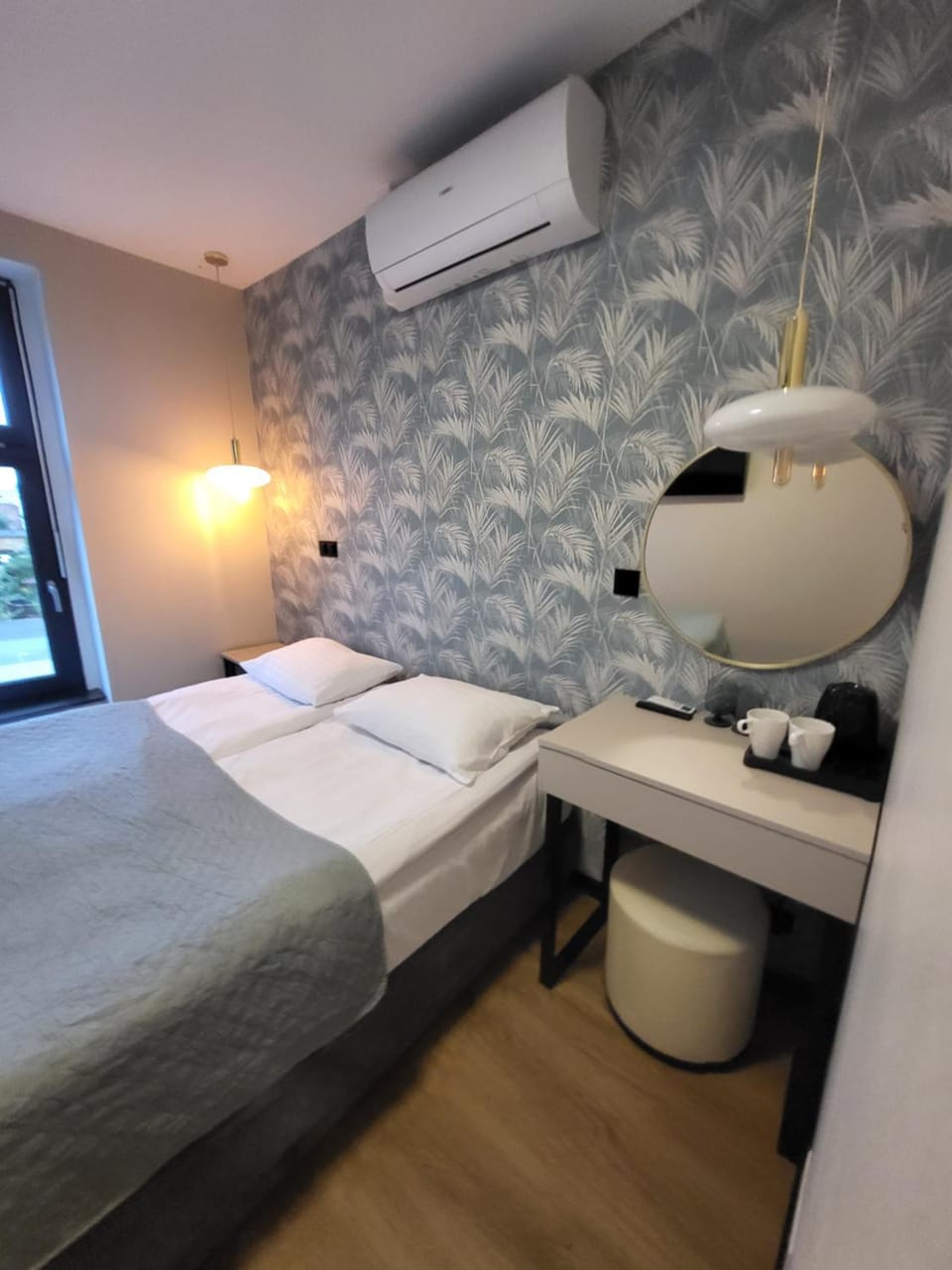 Bed, Photo of the whole room, Bedroom, air conditioner