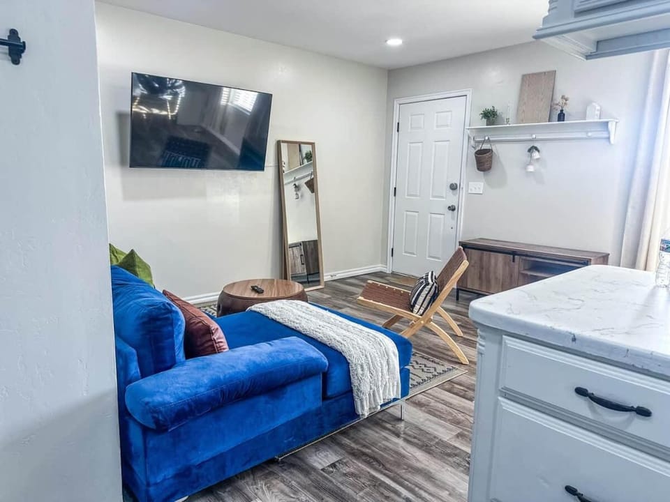 ModWest Escape | Pets Welcome | Near I-40 & Rt 66 Apartment in Oklahoma
