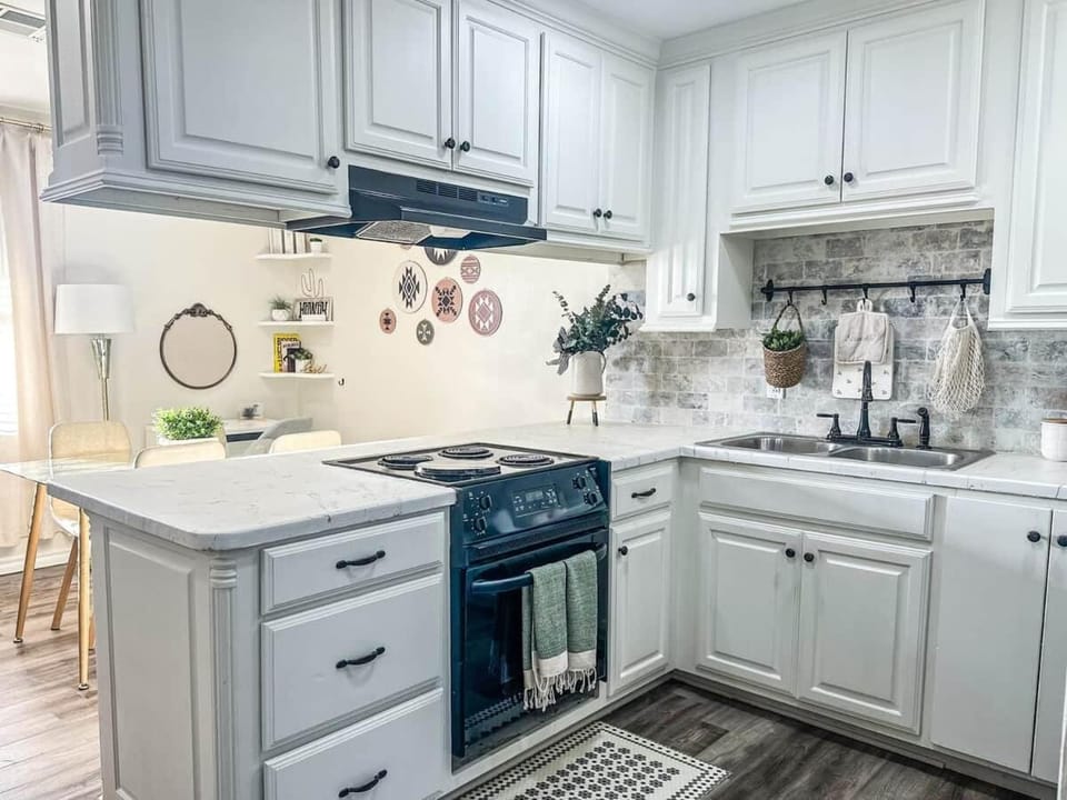 ModWest Escape | Pets Welcome | Near I-40 & Rt 66 Apartment in Oklahoma