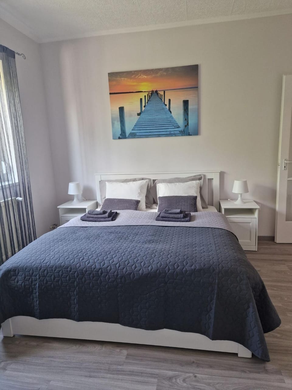 Photo of the whole room, Bedroom