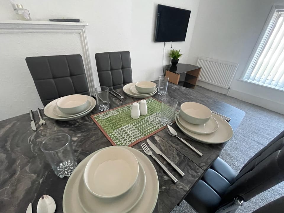 1 Bedroom Apartm Sleeps 3 Driveway Near Leagrave T Apartment in Luton