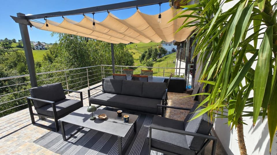 Day, View (from property/room), Balcony/Terrace, Seating area, Dining area, Garden view