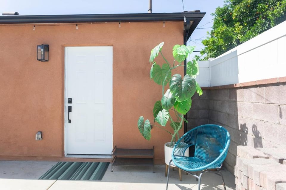 Private Casita in Lake Balboa with Gate and Backyard Apartment in Lake Balboa