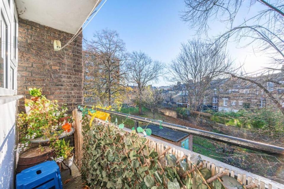 Modern 2BR Greenwich 5 Mins to O2 Arena Apartment in London Borough of Lewisham