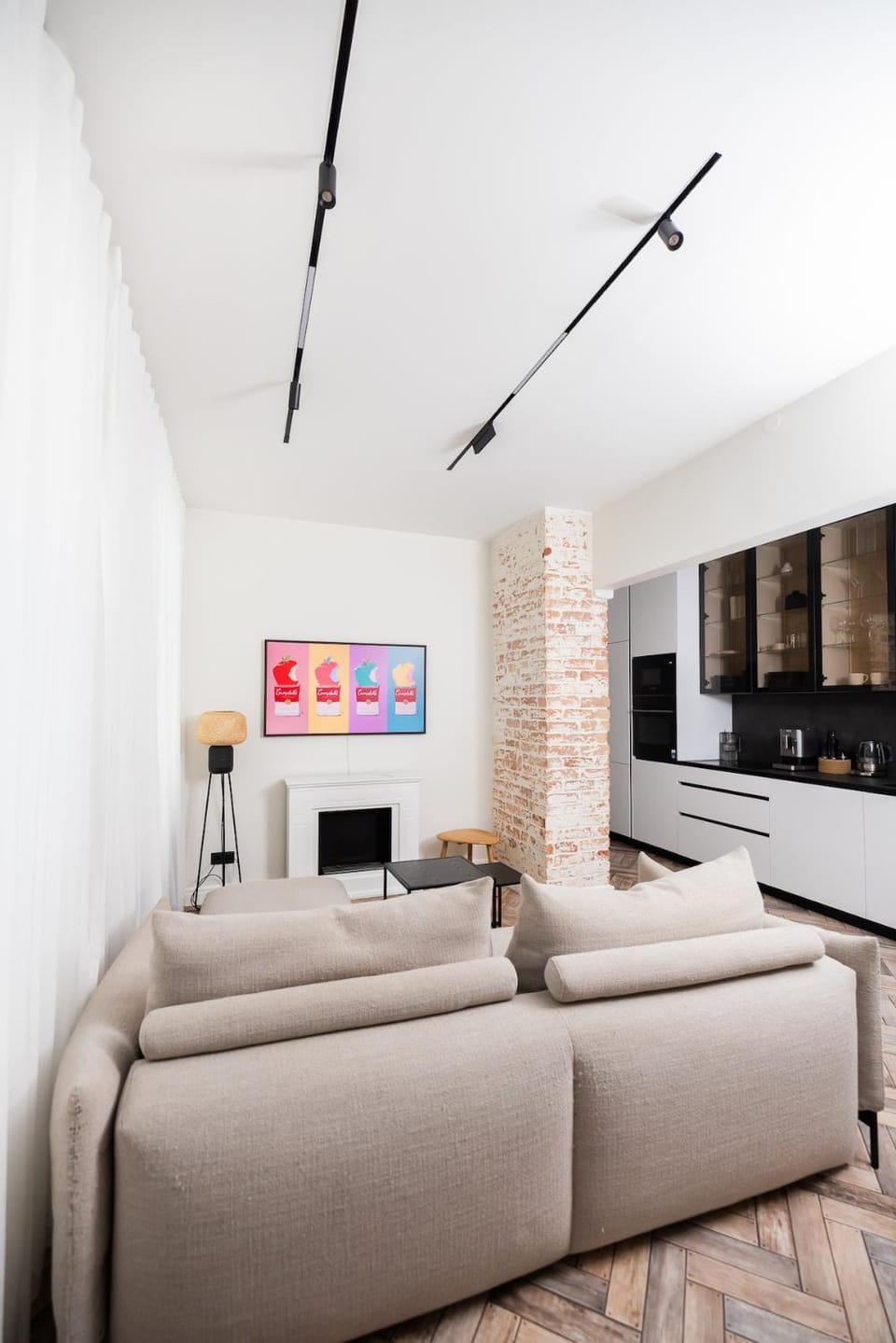 TV and multimedia, Kitchen or kitchenette, Living room, Seating area
