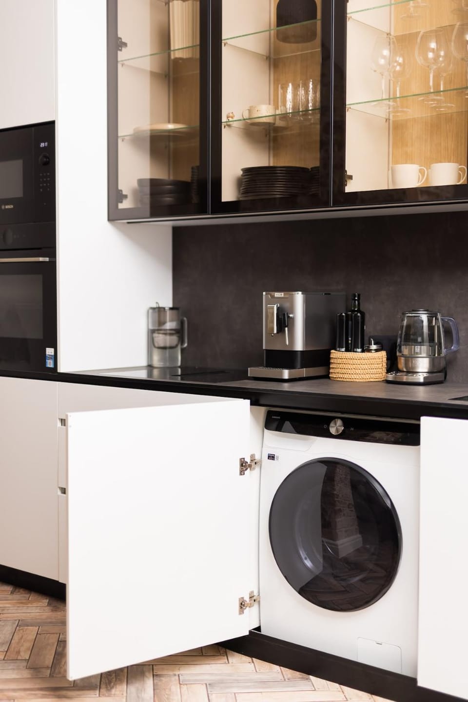 Coffee/tea facilities, Kitchen or kitchenette, stove, washing machine