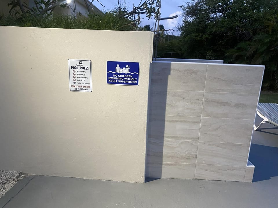 Garden, Logo/Certificate/Sign, Swimming pool