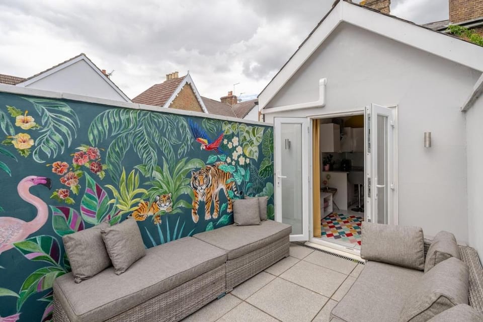 Tiny House Apartment in Molesey