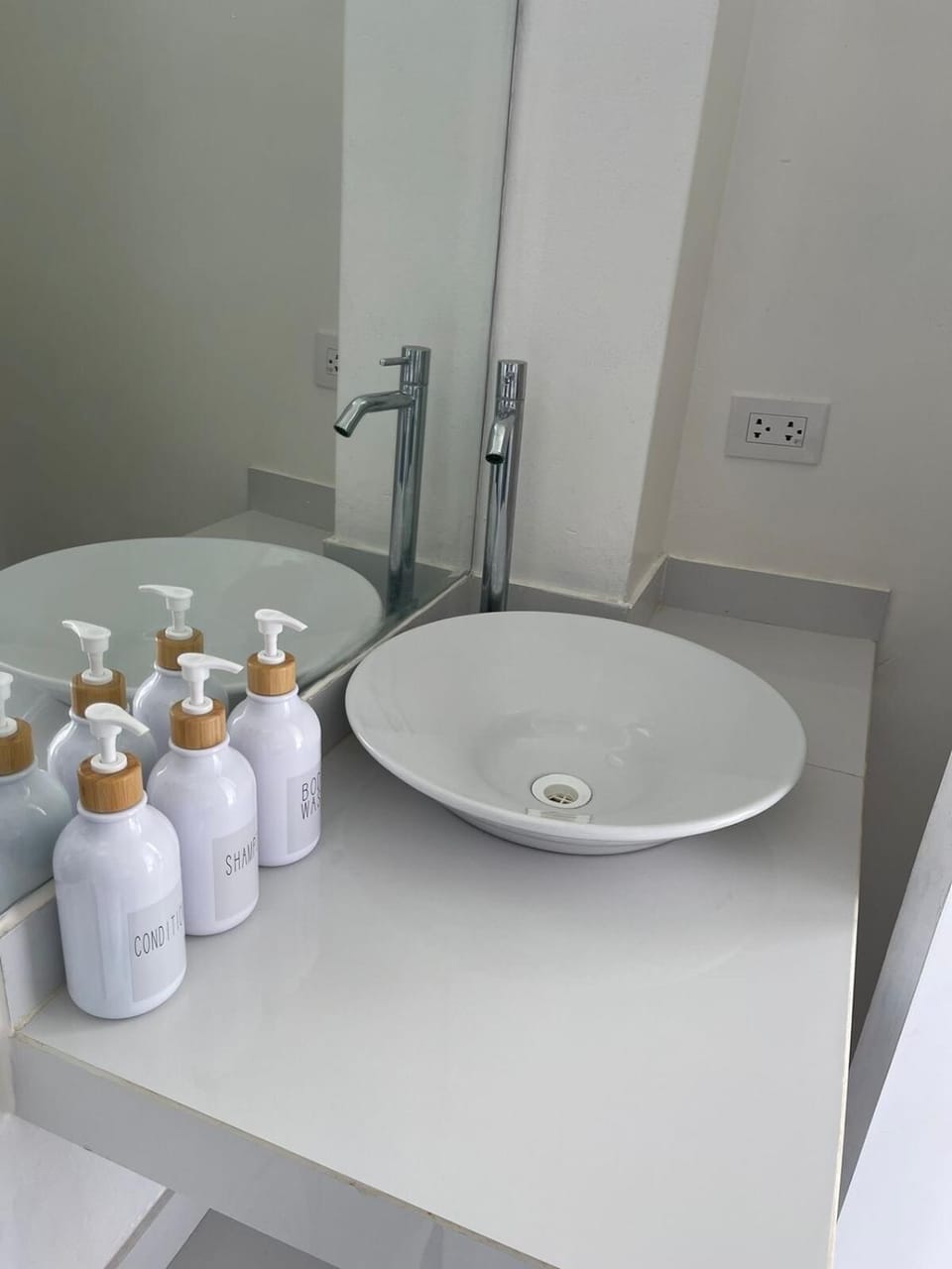 Sweet ocean view, steps from the beach Apartment in Canoas de Punta Sal