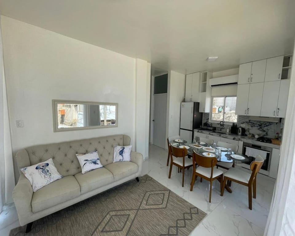 Sweet ocean view, steps from the beach Apartment in Canoas de Punta Sal