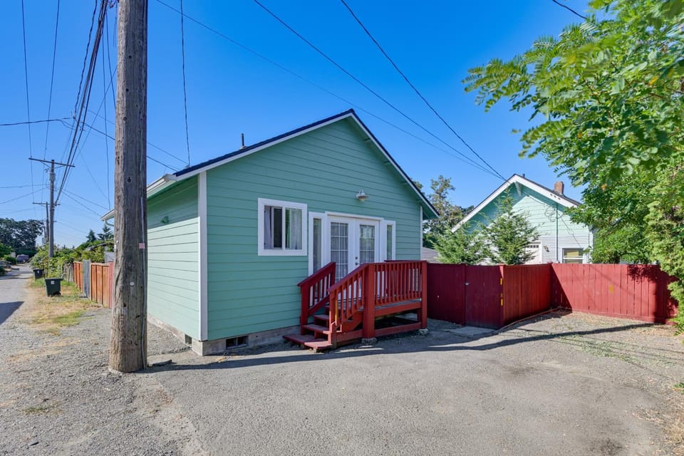 Quiet South Tacoma Stay Near Shops, Sound & Parks! House in Tacoma