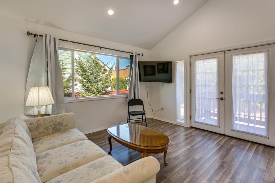 Quiet South Tacoma Stay Near Shops, Sound & Parks! House in Tacoma