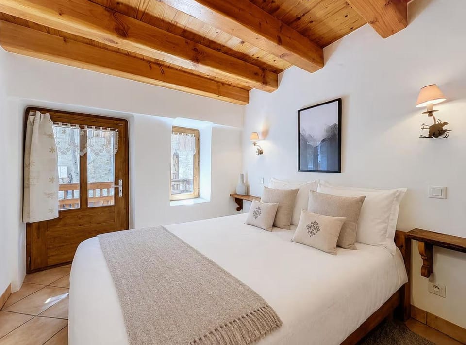 Close to slopes Authentic Renovated Barn 12 people Villa in Champagny-en-Vanoise