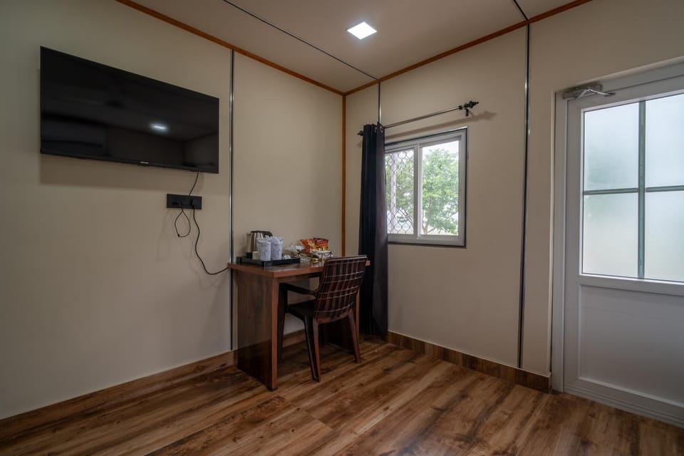 TV and multimedia, Coffee/tea facilities, Kitchen or kitchenette, Dining area, air conditioner