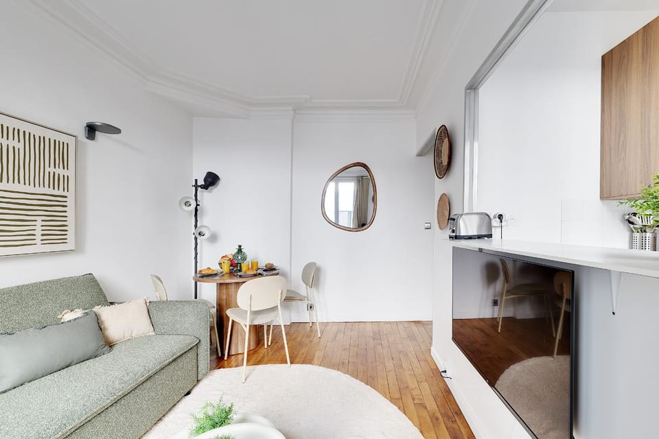 Kitchen or kitchenette, Living room, Seating area, Dining area
