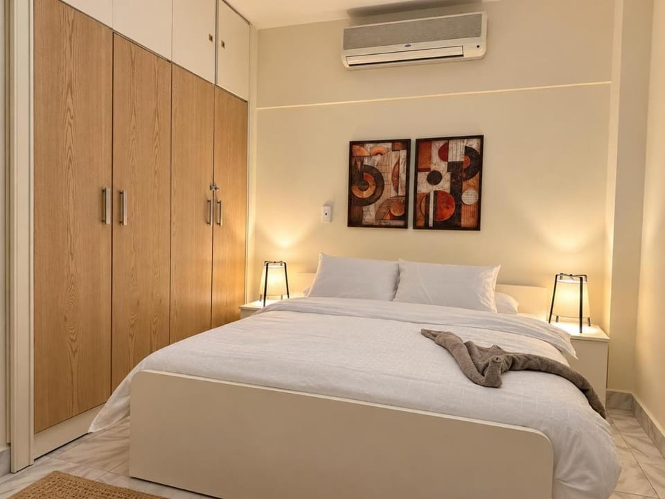 Bed, Photo of the whole room, Bedroom, wardrobe, air conditioner