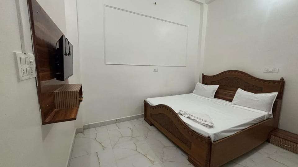 Hotel SVP 500 Mtr from Rammandir Bed and Breakfast in Uttar Pradesh