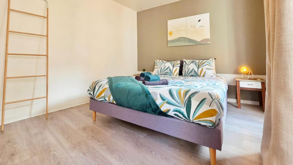 Bed, Photo of the whole room, Bedroom