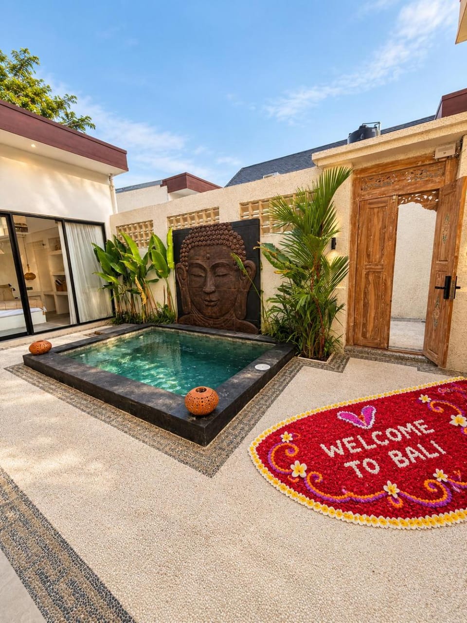Property building, Patio, Balcony/Terrace, Pool view, Swimming pool, Swimming pool, sunbed