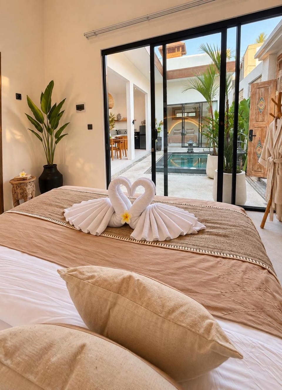 Bed, Photo of the whole room, Bedroom, Pool view, Swimming pool, towels