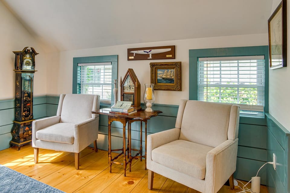 Walk to Main St! Osterville Cottage w/ Patio House in Osterville