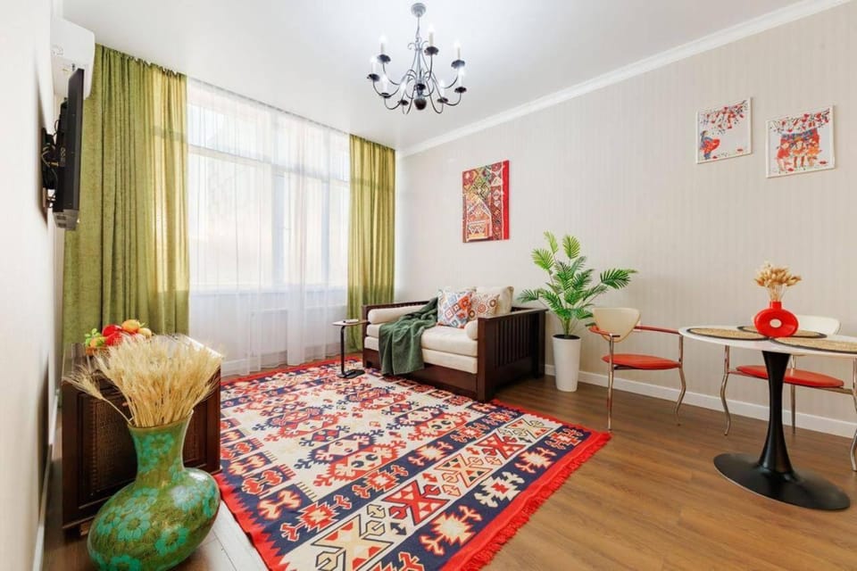 Living room, Photo of the whole room, Seating area, Dining area