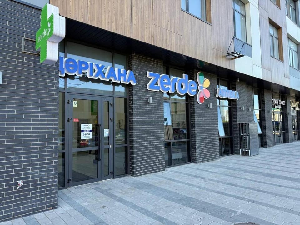Property building, Day, Street view