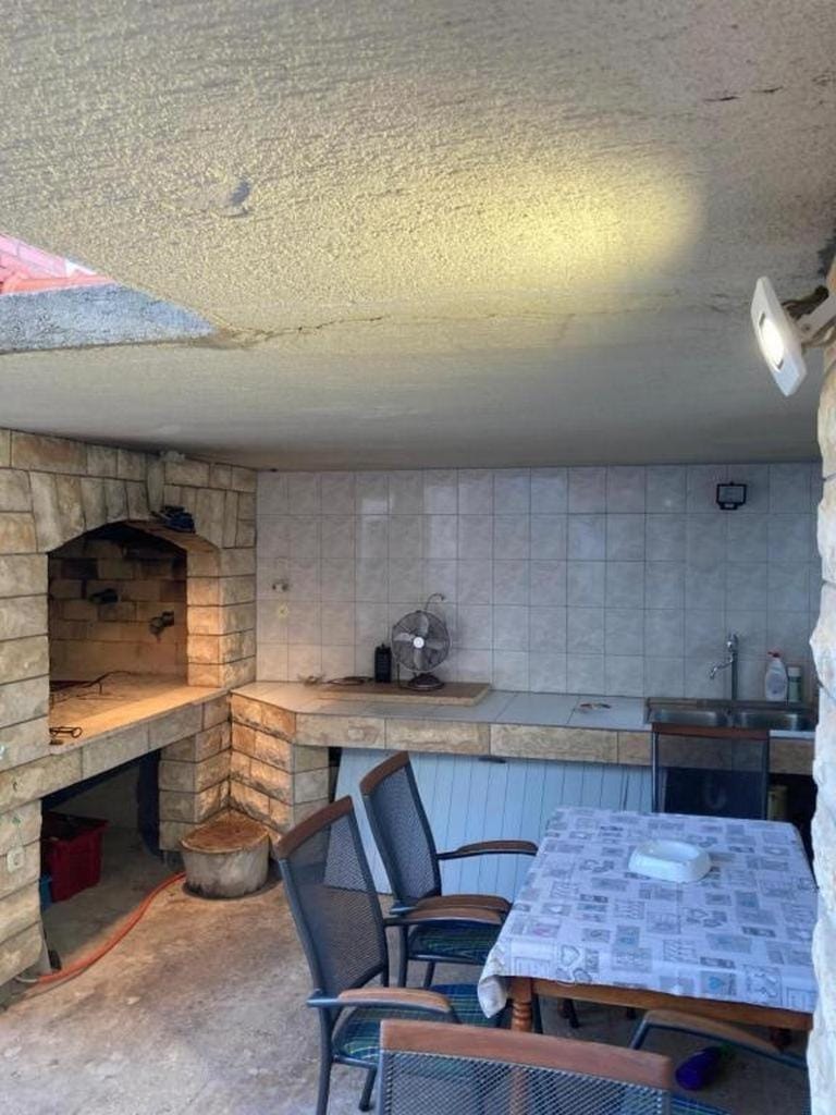 Location, children, Family