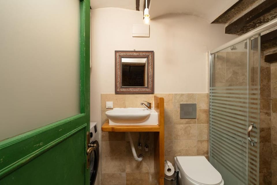 Historic Private House Terrace AC in Balat House in Istanbul