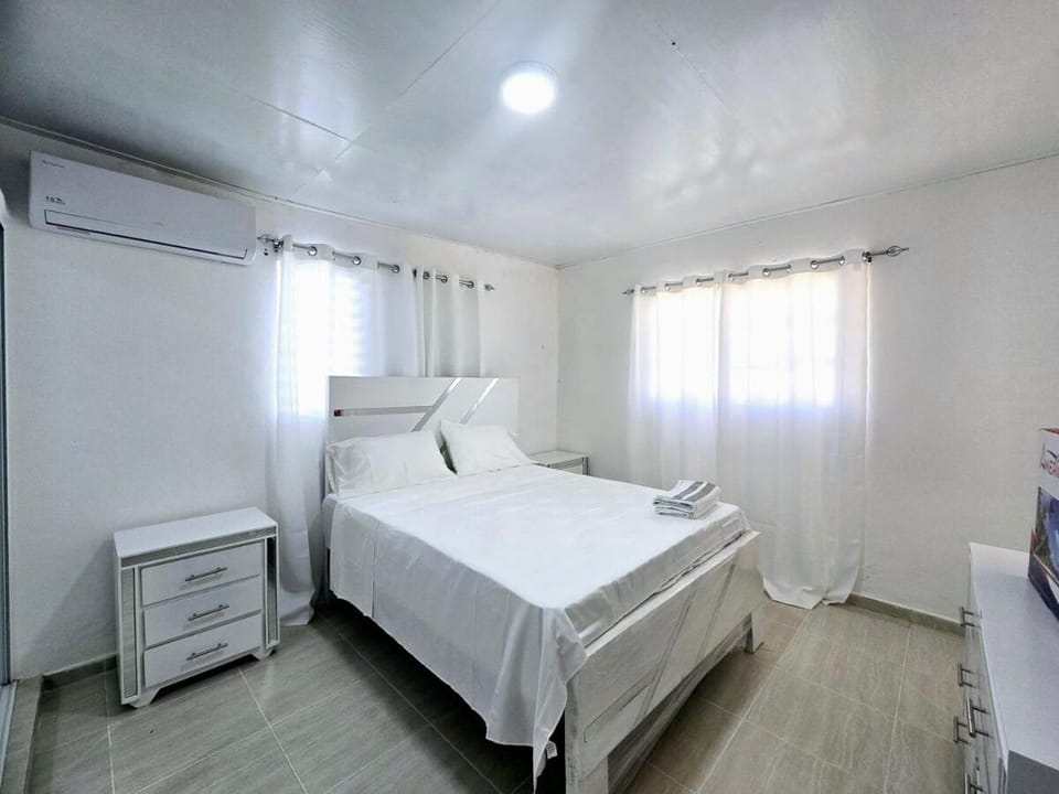 Bed, Photo of the whole room, Bedroom, air conditioner