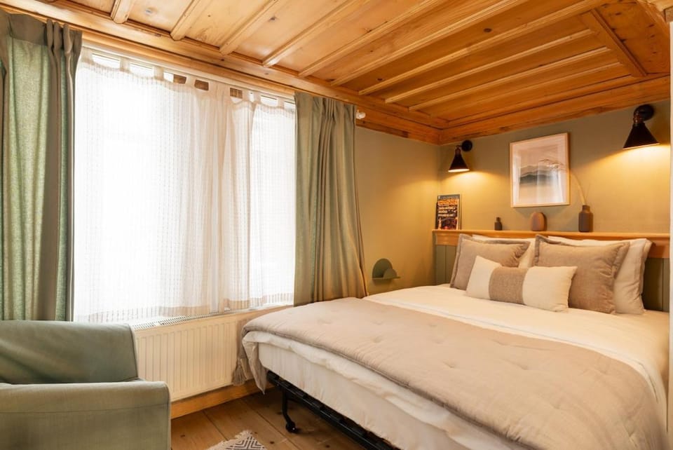 Historic 4BR Balat Mansion with Full AC House in Istanbul
