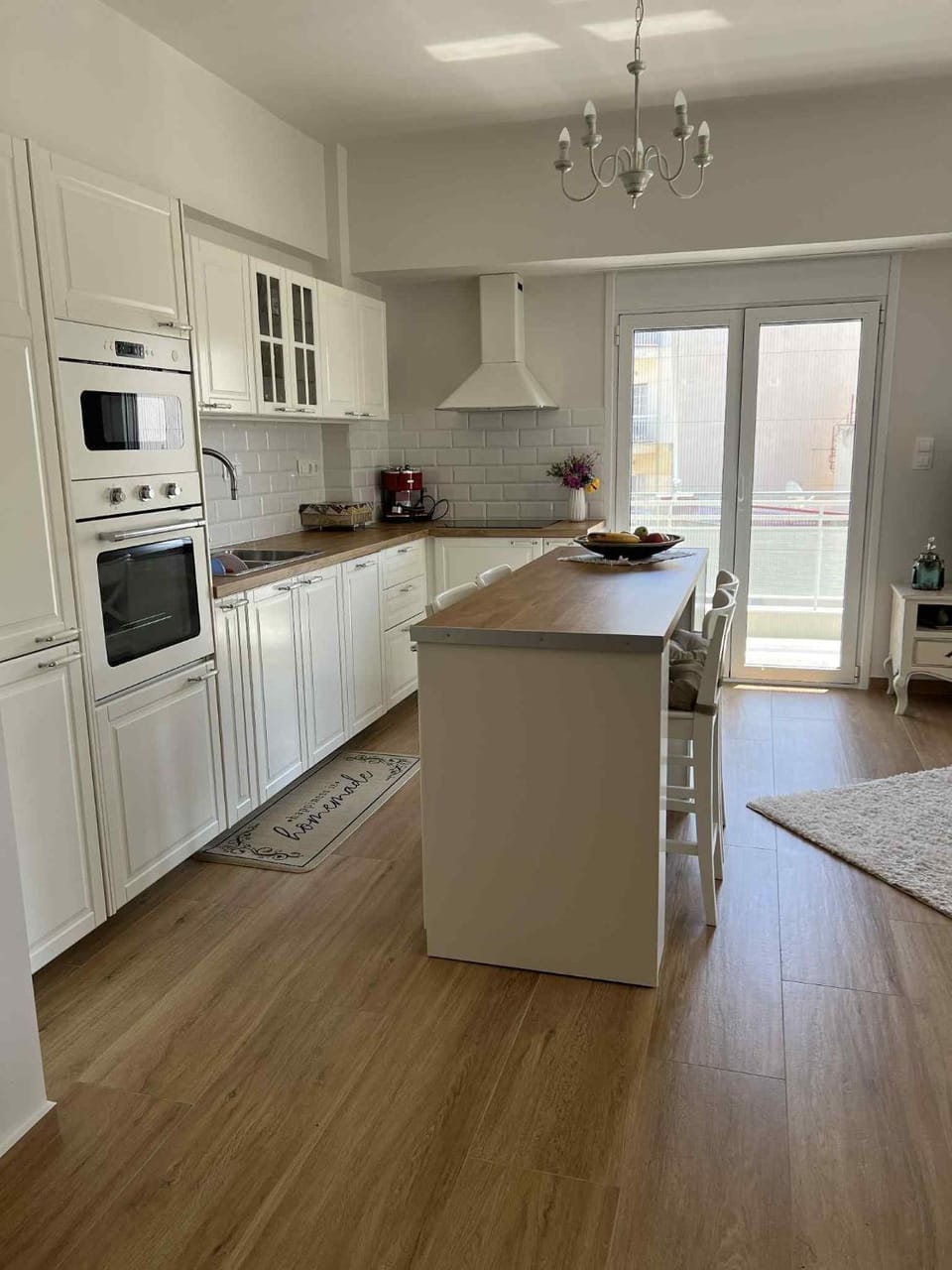 Kitchen or kitchenette, dishwasher, toaster